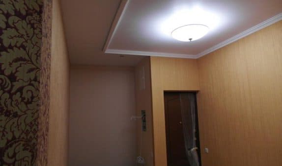 Ремонт квартиры с потолком и дверью